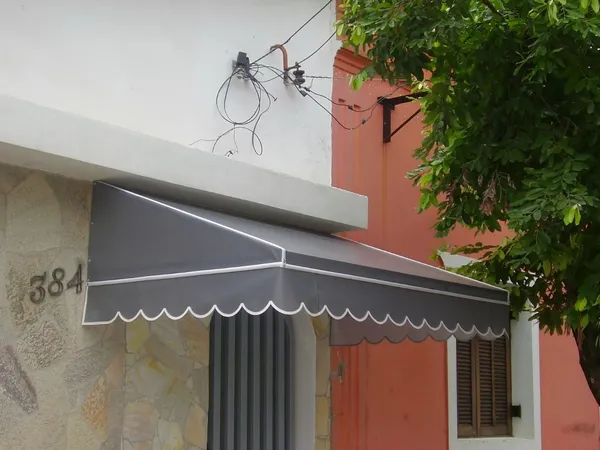 Toldo fixo francês bicudo